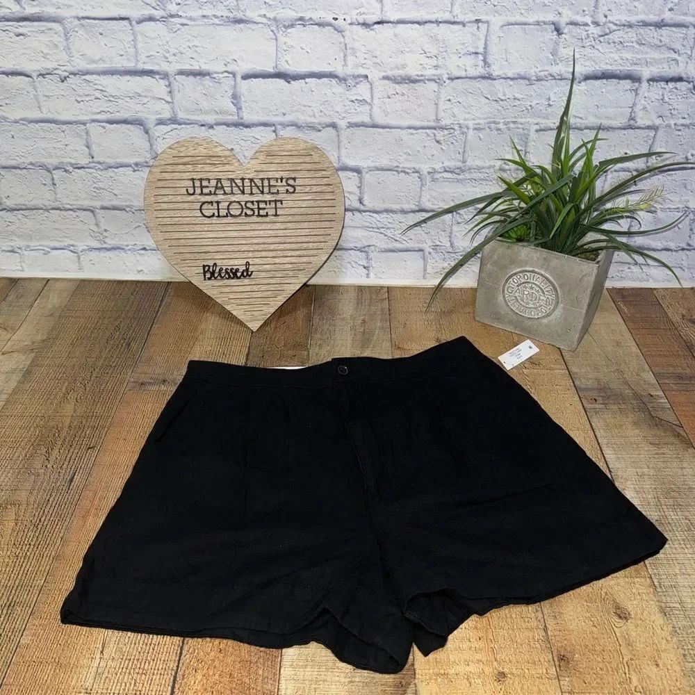 Joie Women's Pleated linen Short NWT
Black color size Large - Picture 7 of 14